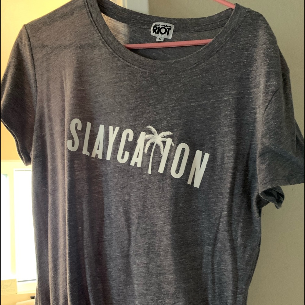 Suburban riot tee